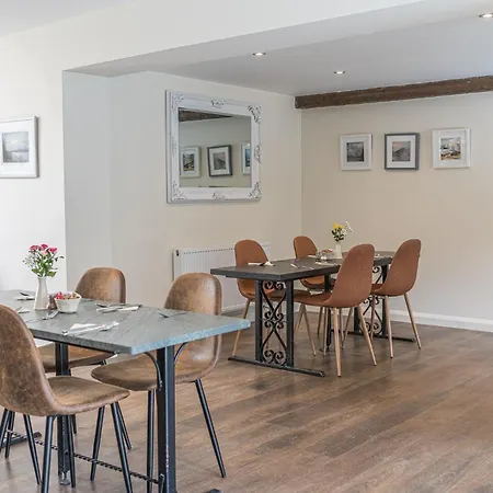 Meadowdore Stay B&B Bed & Breakfast 4*