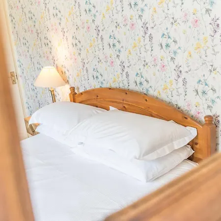 Meadowdore 住宿加早餐酒店 4*