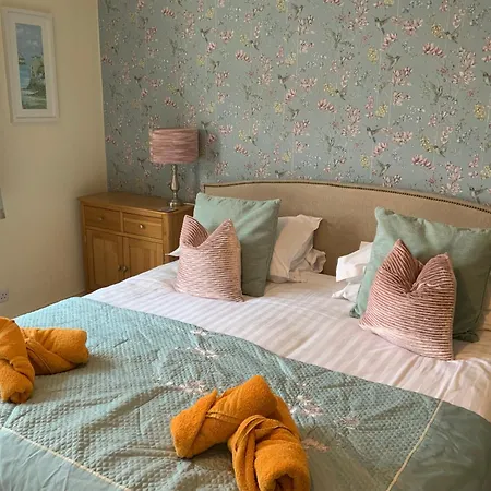 Meadowdore Stay B&B *
